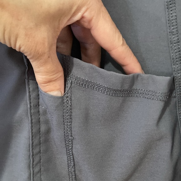 Urbane Scrub top in excellent pre~loved condition. Super soft and comfor… - Picture 4 of 7